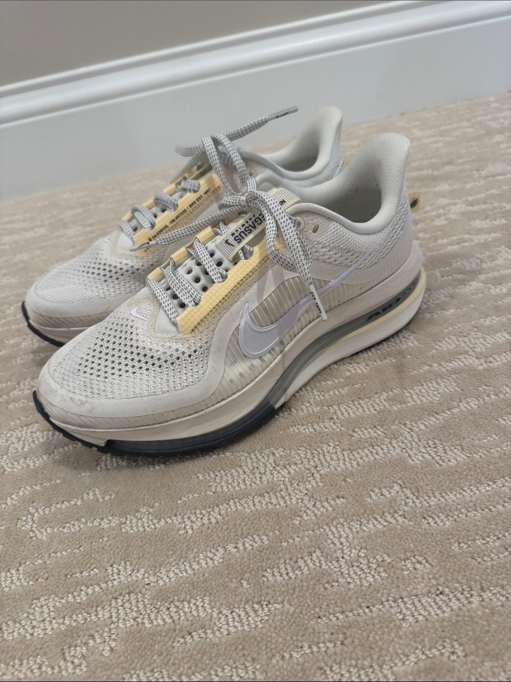Nike Pegasus premium Running Shoes — Cream with Yellow Accents